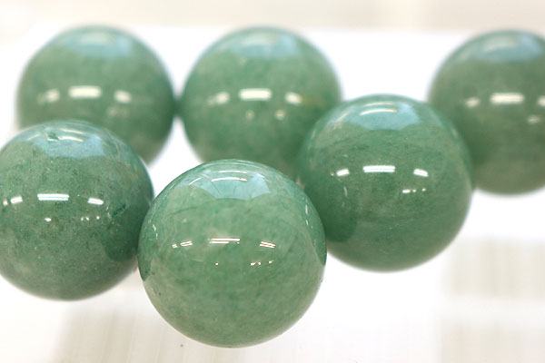 【20mm球】グリーンアベンチュリン　天然石　パワーストーン　球体を集めて撮影