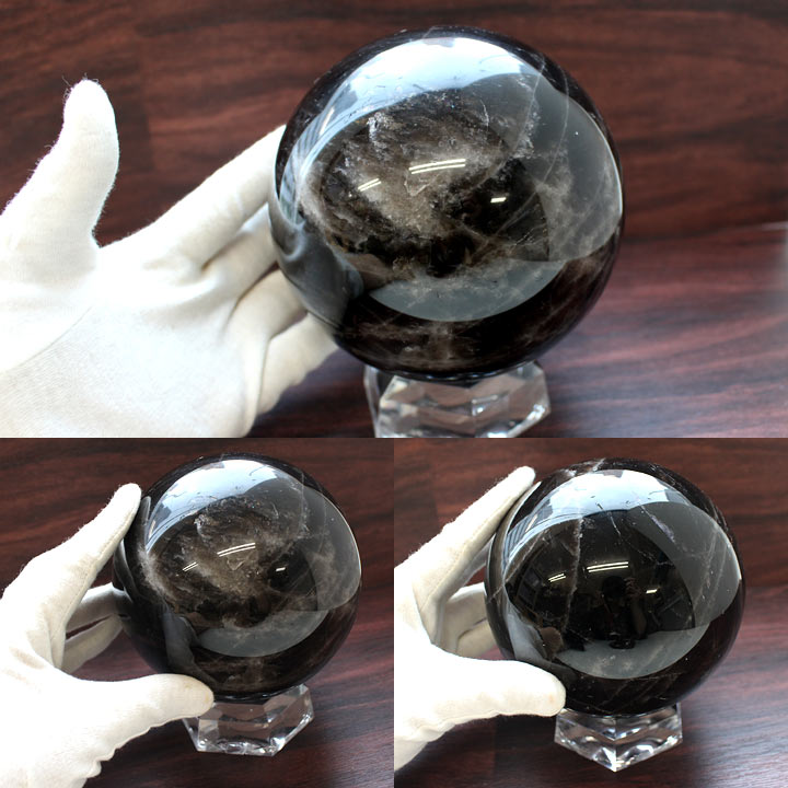 モンゴル産 黒水晶 約120mm球 丸玉 02 台座付き（天然石 パワーストーン モリオン モーリオン 球体）手との大きさ比較