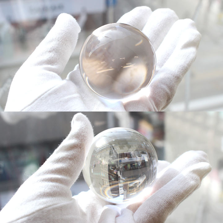 ロシアンレムリアン 約50mm球 水晶 丸玉 スフィア（天然石 パワーストーン 置物）手に持ったイメージ