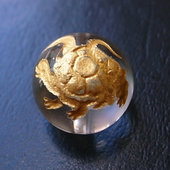 四神彫り玄武（水晶・金色彫刻）10mm
